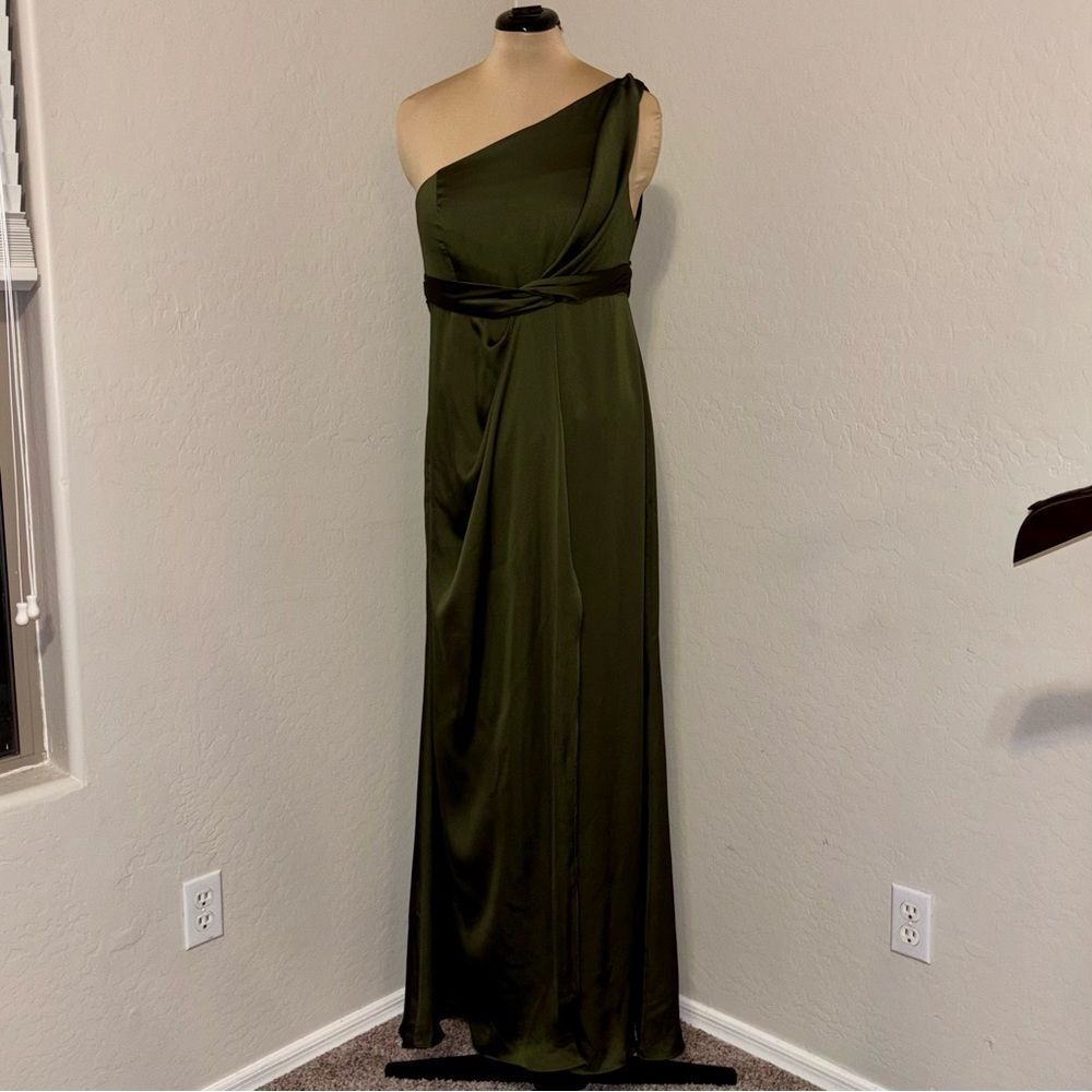 Elegant One-Shoulder Green Dress - Picture 2 of 16